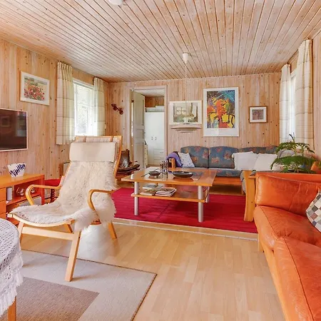 Three-bedroom Holiday In Hals