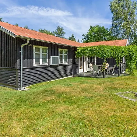 Three-bedroom Holiday In 펜션