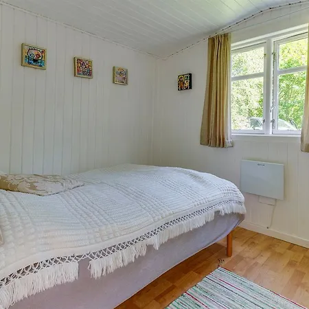 Three-bedroom Holiday In 펜션 *